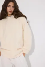 HOODED PLUSH SWEATSHIRT