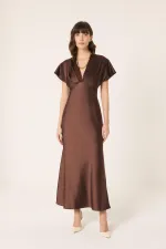 robe en satin à col en V