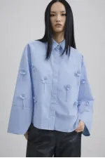 ÇİÇEK APLİKELİ GÖMLEK