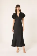 robe en satin à col en V