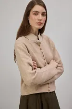 SHORT BUTTONED KNITTED CARDIGAN