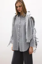 CHEMISE À RAYURES AVEC DÉTAIL DE NŒUD