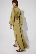 DEGAJE YAKALI KEMERLİ ELBİSE