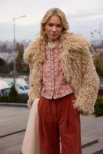 MANTEAU EN FAUSSE FOURRURE