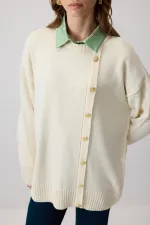 DÜĞME DETAYLI TRİKO KAZAK