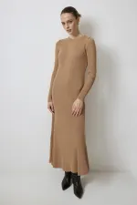 ROBE EN MAILLE À COL ROND CÔTELÉ