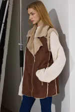 GILET EN PELUCHE À COL CROISÉ GILET EN PELUCHE À COL CROISÉ