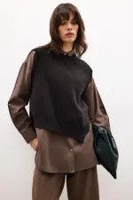 PULL EN MAILLE À COUPE ASYMÉTRIQUE