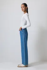 LACE COLLAR AND STUCK BODY