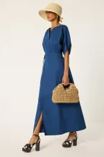 ROBE À COL EN V AVEC CEINTURE ROBE À COL EN V AVEC CEINTURE