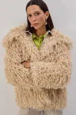 MANTEAU EN FAUSSE FOURRURE