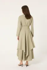 ROBE MAXI ASYMÉTRIQUE AVEC DÉTAIL DE BOUCLE DORÉE