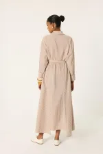 BELİ KUŞAKLI ÇİZGİLİ KETEN ELBİSE