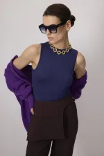 DİK YAKA KOLSUZ İÇLİK