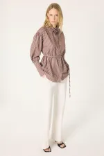 CHEMISE À RAYURES AVEC DÉTAILS DE ROSE