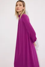 ROBE EN CHIFFON À COL MONTANT