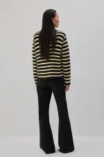 CARDIGAN COURT À BOUTONS DORÉS