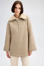 YAKASI KÜRKLÜ SWEATSHIRT YAKASI KÜRKLÜ SWEATSHIRT