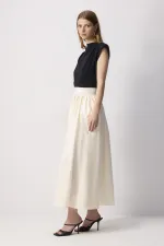 Jupe en taffetas à taille froncée.