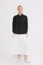 CHEMISE FINE À CEINTURE ET POCHES