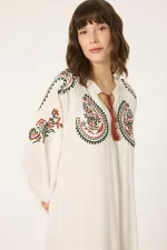 ROBE EN VISCOSE BRODÉE