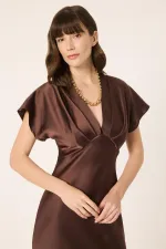 robe en satin à col en V