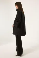 Veste en gabardine avec manches ornées de pierres