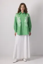CHEMISE AVEC BRODERIE CONTRASTÉE CHEMISE AVEC BRODERIE CONTRASTÉE