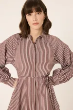 DÜĞME DETAYLI ÇİZGİLİ GÖMLEK