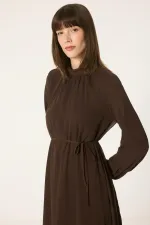 DİK YAKA ŞİFON ELBİSE