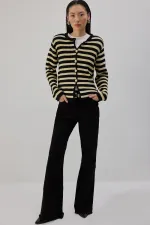 CARDIGAN COURT À BOUTONS DORÉS