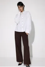 CHEMISE À MANCHONS DORÉS ET BOUTONS DORÉS