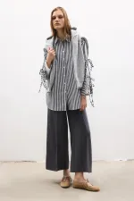 CHEMISE À RAYURES AVEC DÉTAIL DE NŒUD