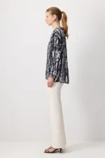 CHEMISE EN VISCOSE À MOTIFS CHEMISE EN VISCOSE À MOTIFS
