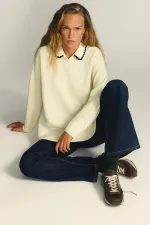 PULL TRICOT AVEC DÉTAILS AU CROCHET