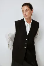 DÜĞME DETAYLI KREP YELEK