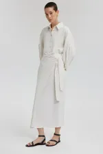 JUPE EN LIN TEXTURÉ AVEC DÉTAIL DE NŒUD