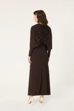 ROBE EN MAILLE AVEC DÉTAIL DE BOUCLE