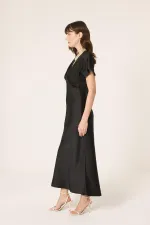 robe en satin à col en V