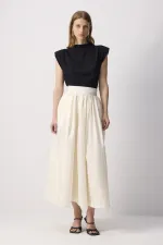 Jupe en taffetas à taille froncée.