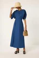 ROBE À COL EN V AVEC CEINTURE ROBE À COL EN V AVEC CEINTURE