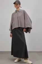 PONCHO COURT À COL ÉPIQUE