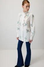 CHEMISE EN POPLINE AVEC BRODERIE DE FLEURS