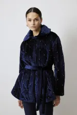 MANTEAU MATELASSÉ AVEC DÉTAILS EN PIERRE