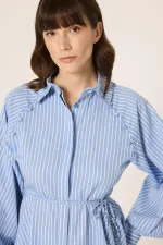 CHEMISE À RAYURES AVEC DÉTAILS DE BOUTONS