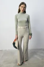 HAFİF DİK YAKA ÇITÇITLI BODY