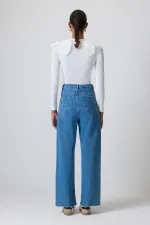 LACE COLLAR AND STUCK BODY