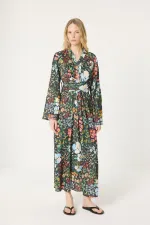 BELİ KUŞAKLI DESENLİ ELBİSE