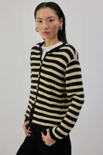 CARDIGAN COURT À BOUTONS DORÉS