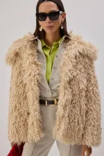 MANTEAU EN FAUSSE FOURRURE